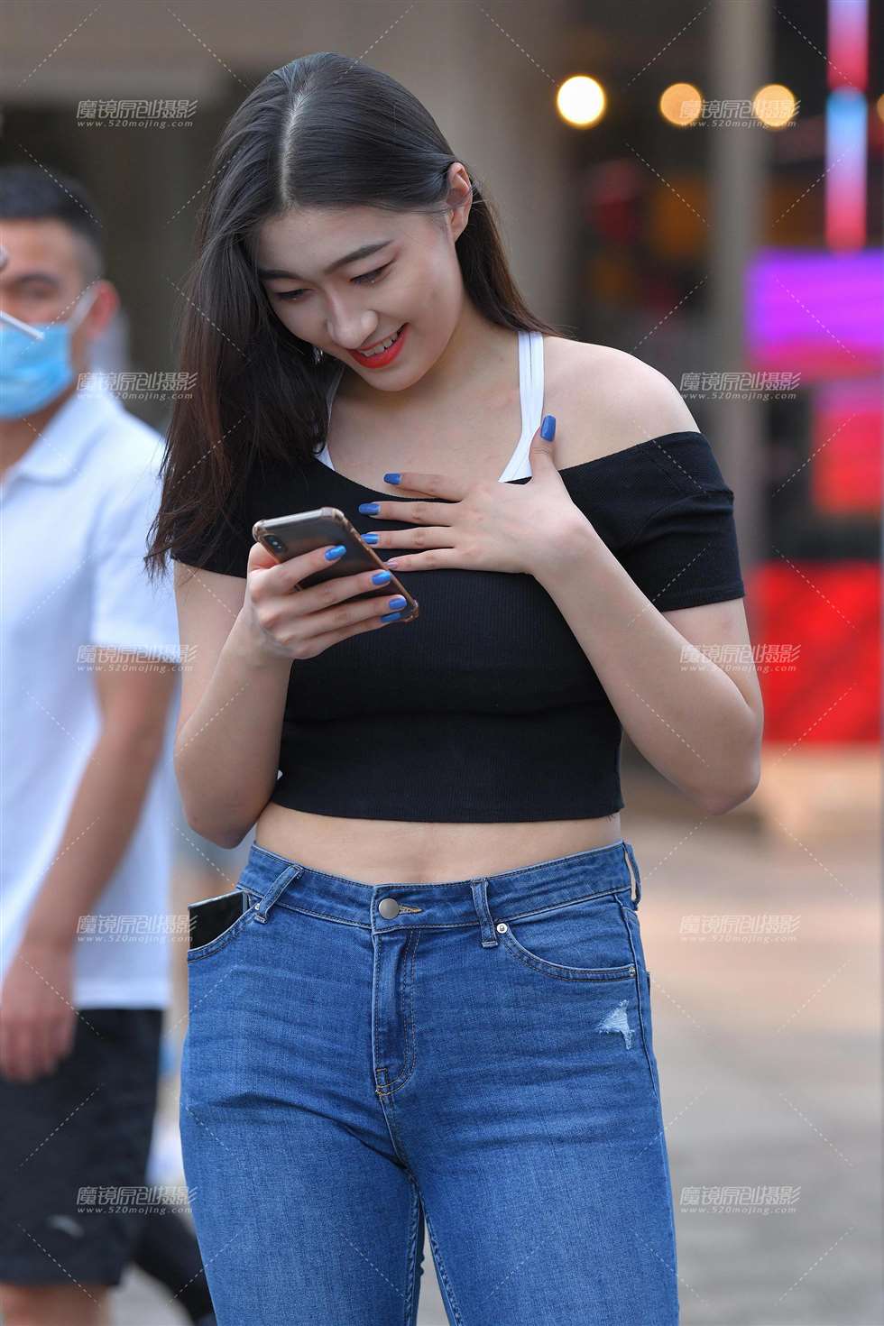 图片[4]-肌肤如雪的丰腴紧牛美女-街拍流行馆