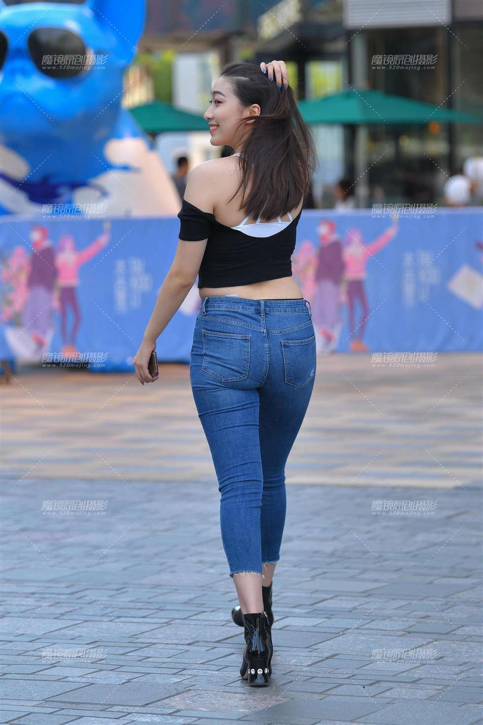 图片[2]-肌肤如雪的丰腴紧牛美女-街拍流行馆
