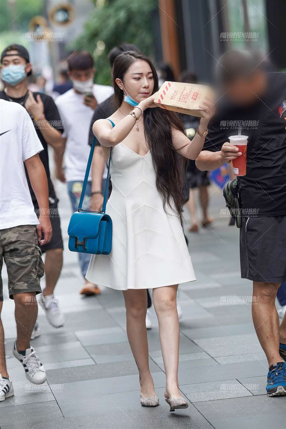 图片[5]-酥胸美背 尽显女人味-街拍流行馆