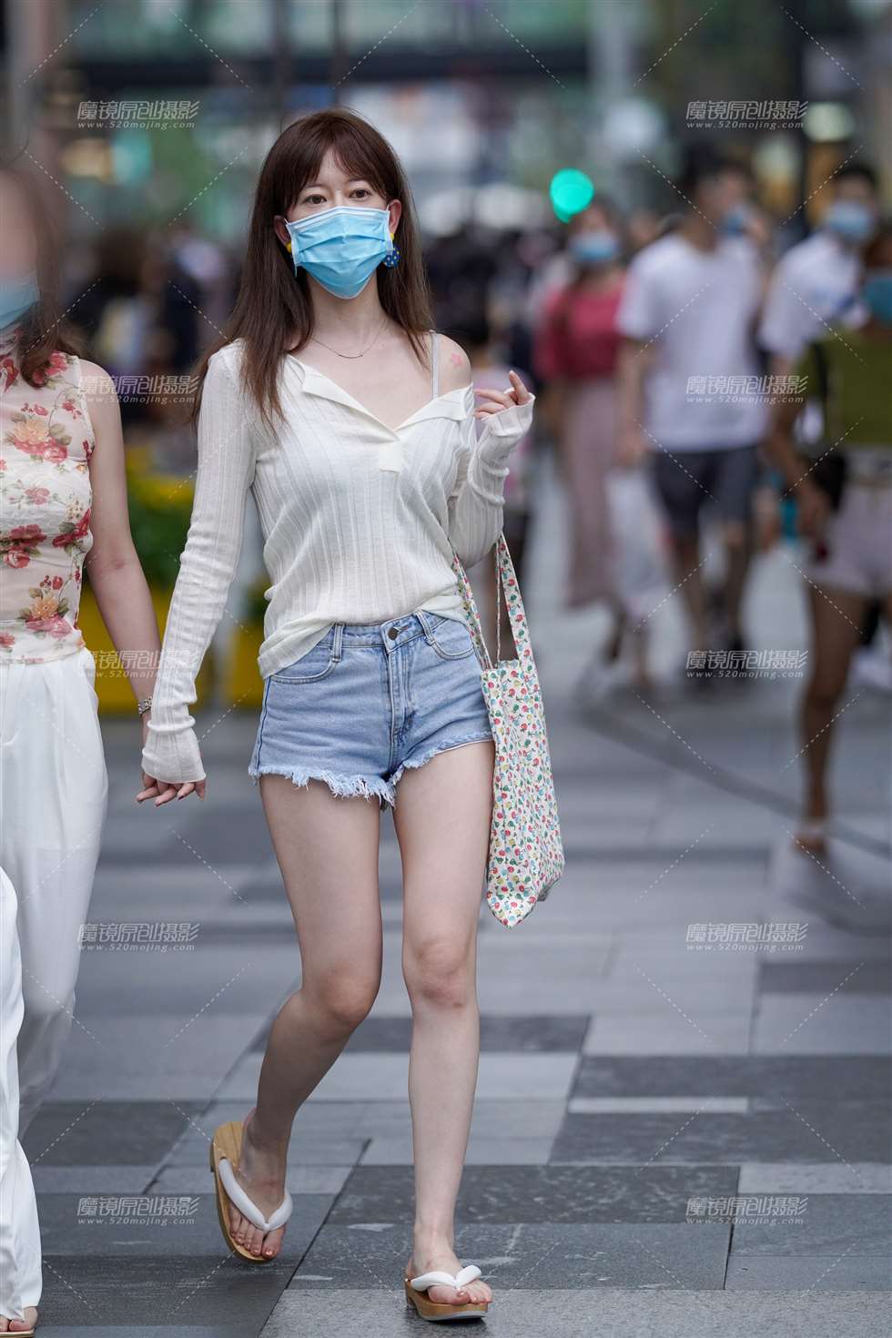 图片[1]-【凯恩赛贴】钟爱热裤-街拍流行馆