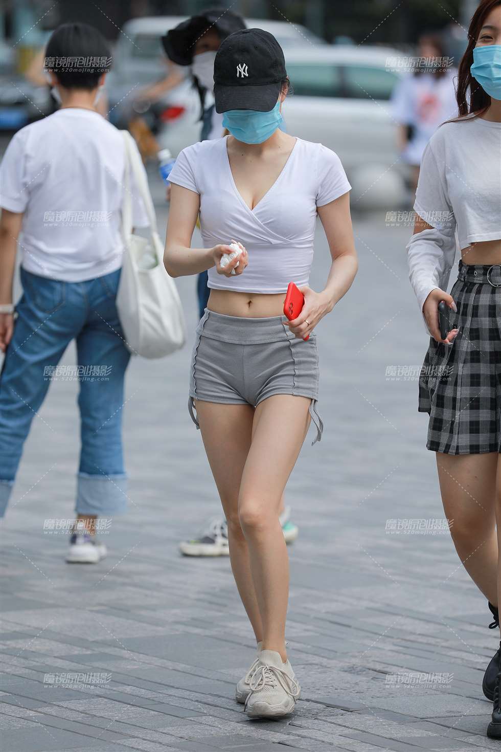 图片[3]-【玻璃街拍】热裤小妹-街拍流行馆