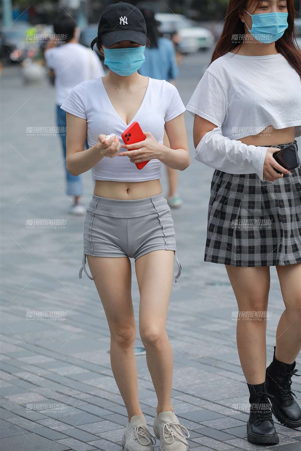 图片[4]-【玻璃街拍】热裤小妹-街拍流行馆