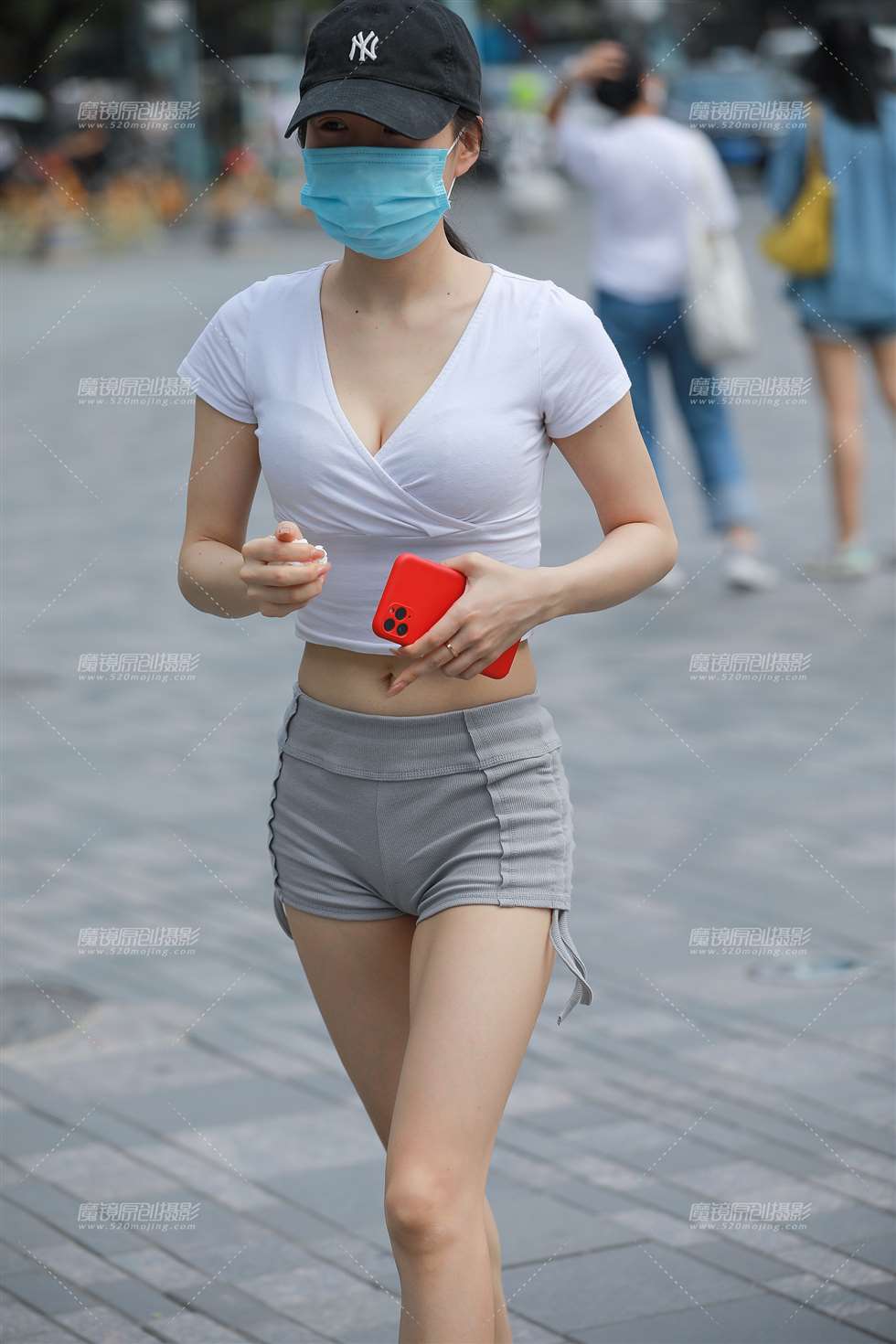 图片[5]-【玻璃街拍】热裤小妹-街拍流行馆