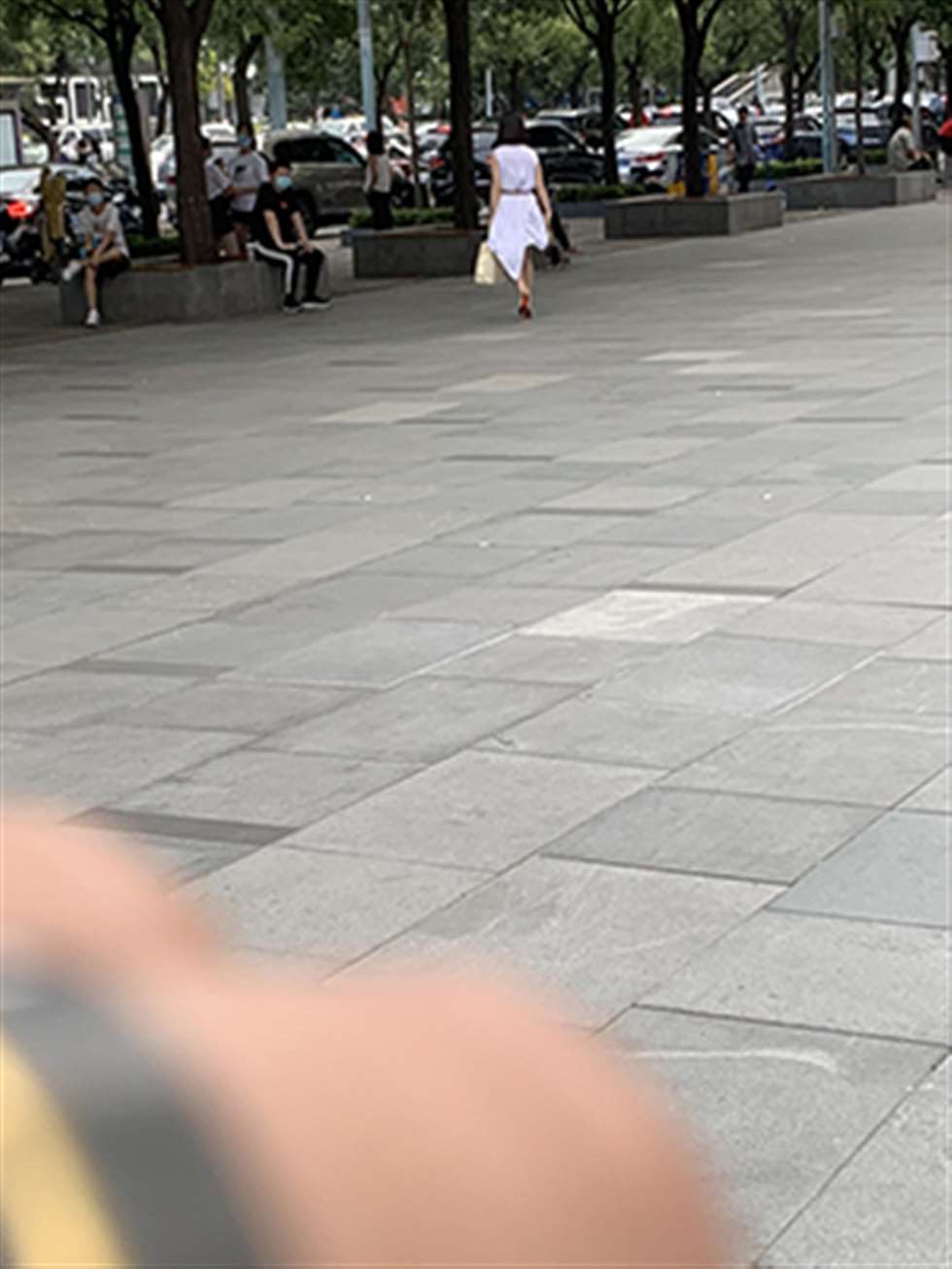 图片[3]-【红石赛帖】白裙气质美女-街拍流行馆