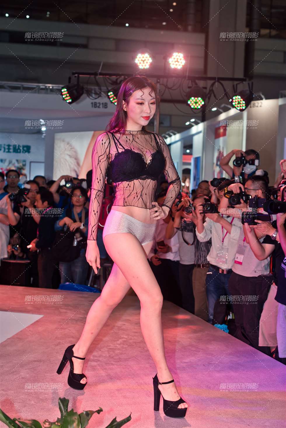 图片[2]-【御风赛贴】2019内衣展之内裤秀01-街拍流行馆