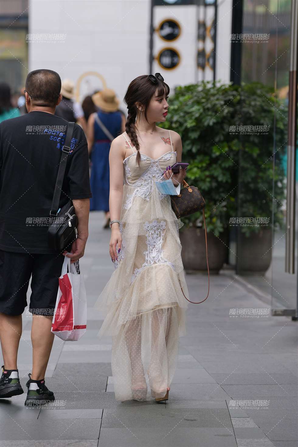 图片[4]-她这是~玫瑰花吗？-街拍流行馆