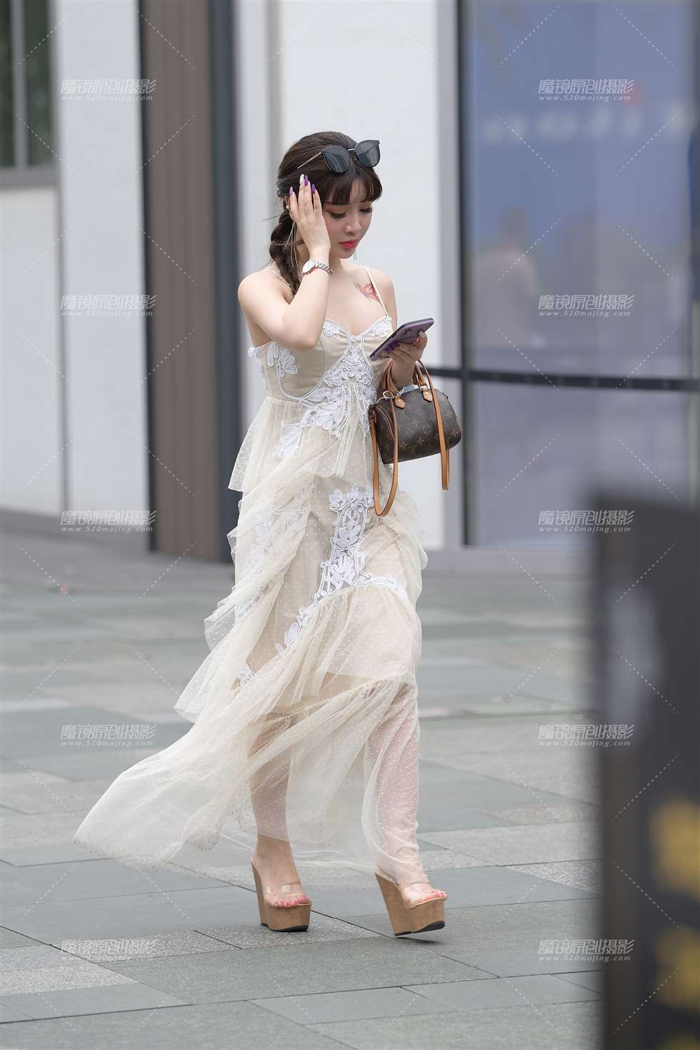 图片[2]-她这是~玫瑰花吗？-街拍流行馆