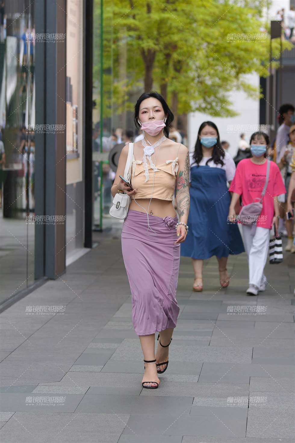 图片[3]-粉色口罩美女-街拍流行馆