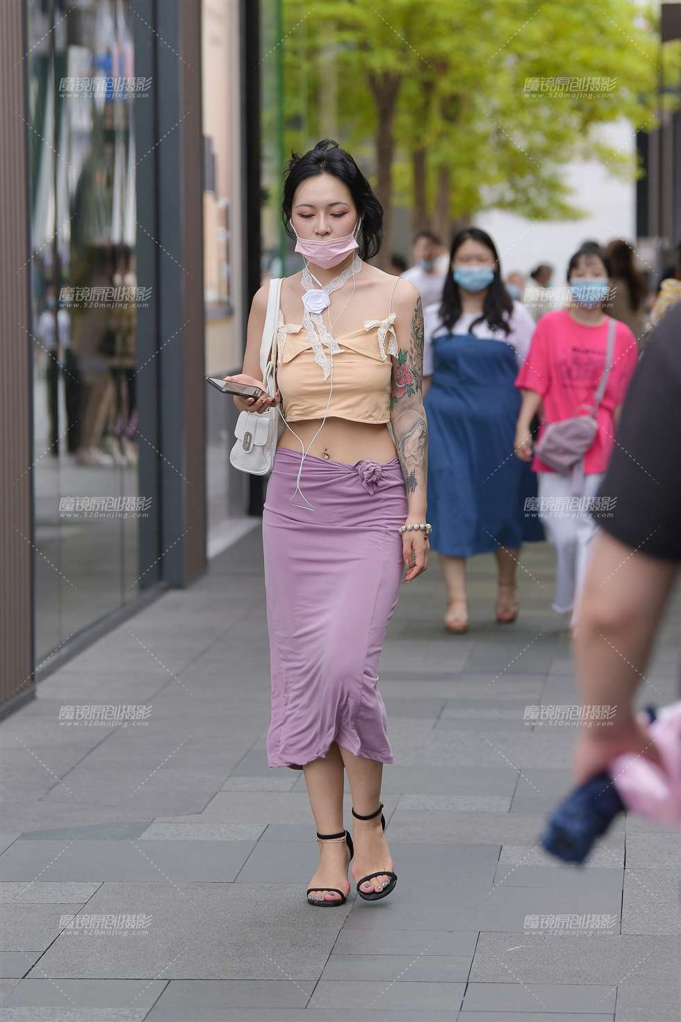 图片[4]-粉色口罩美女-街拍流行馆