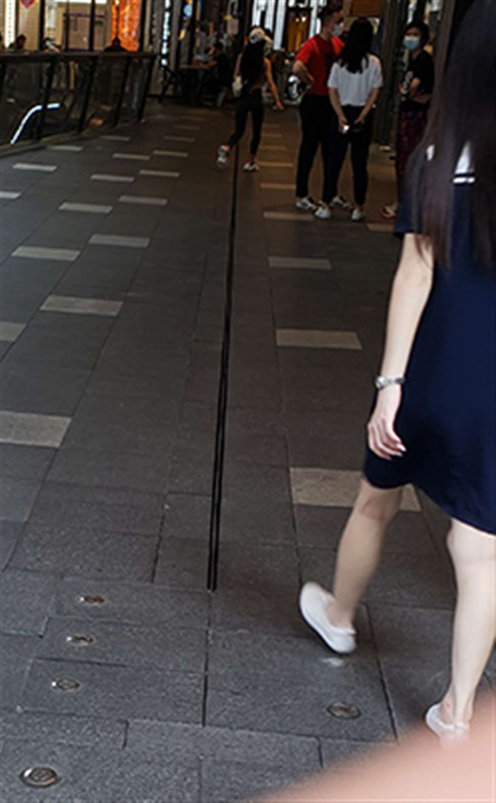 图片[3]-凹凸有致的紧牛小姐姐-街拍流行馆