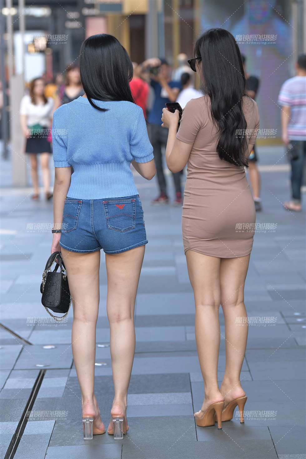 图片[2]-热裤VS包臀裙，我喜欢热裤的~-街拍流行馆