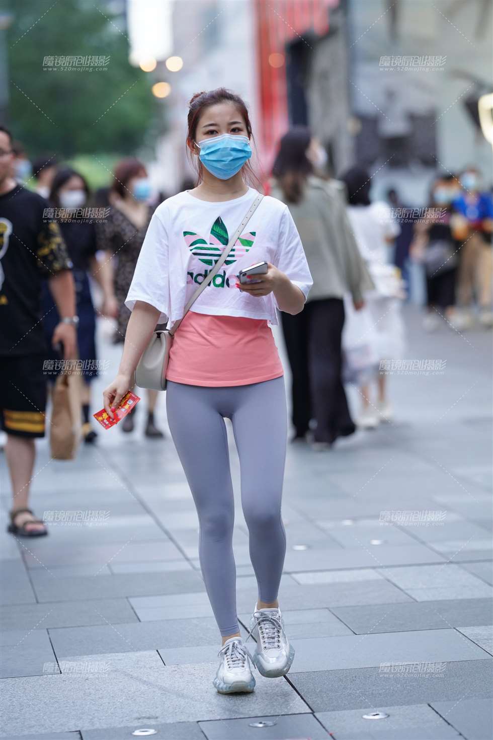 图片[4]-【凯恩赛贴】运动裤小妹-街拍流行馆