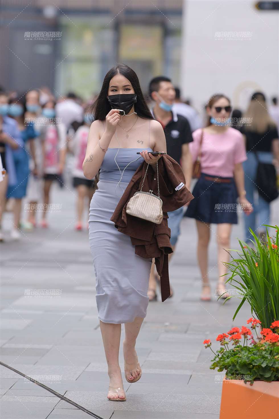 图片[3]-性感的长裙小姐姐-街拍流行馆