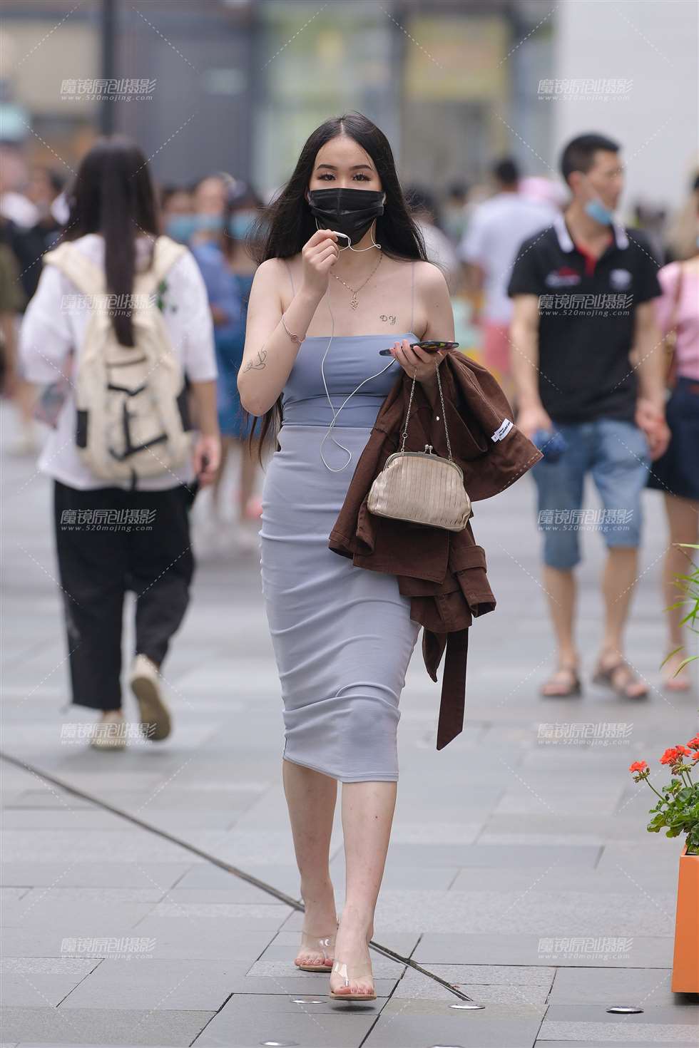 图片[4]-性感的长裙小姐姐-街拍流行馆