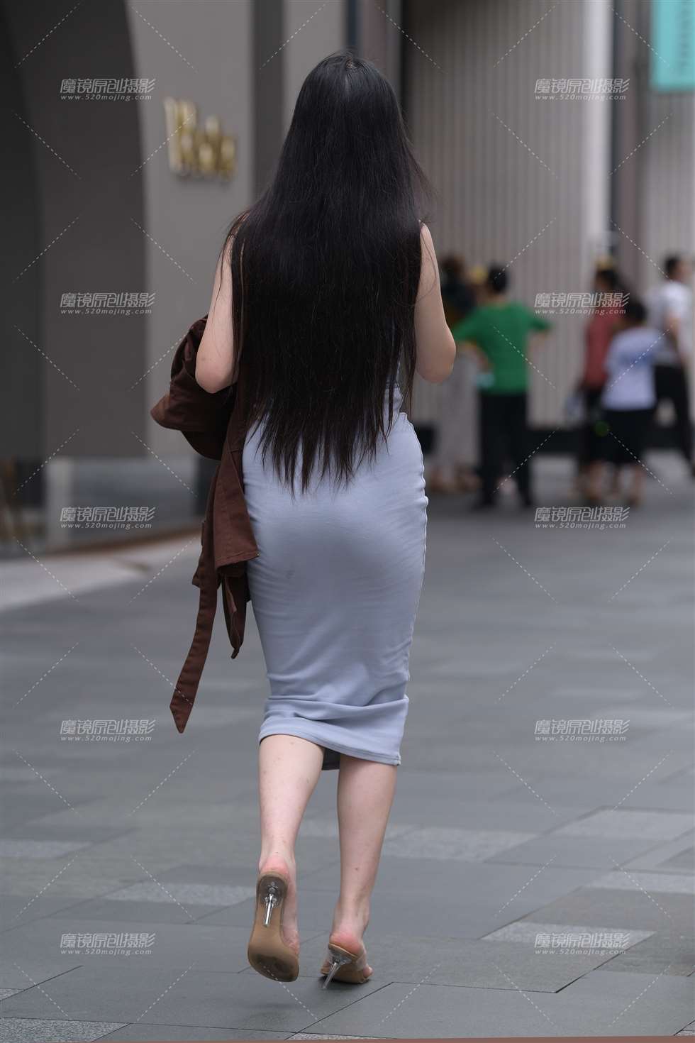 图片[2]-性感的长裙小姐姐-街拍流行馆