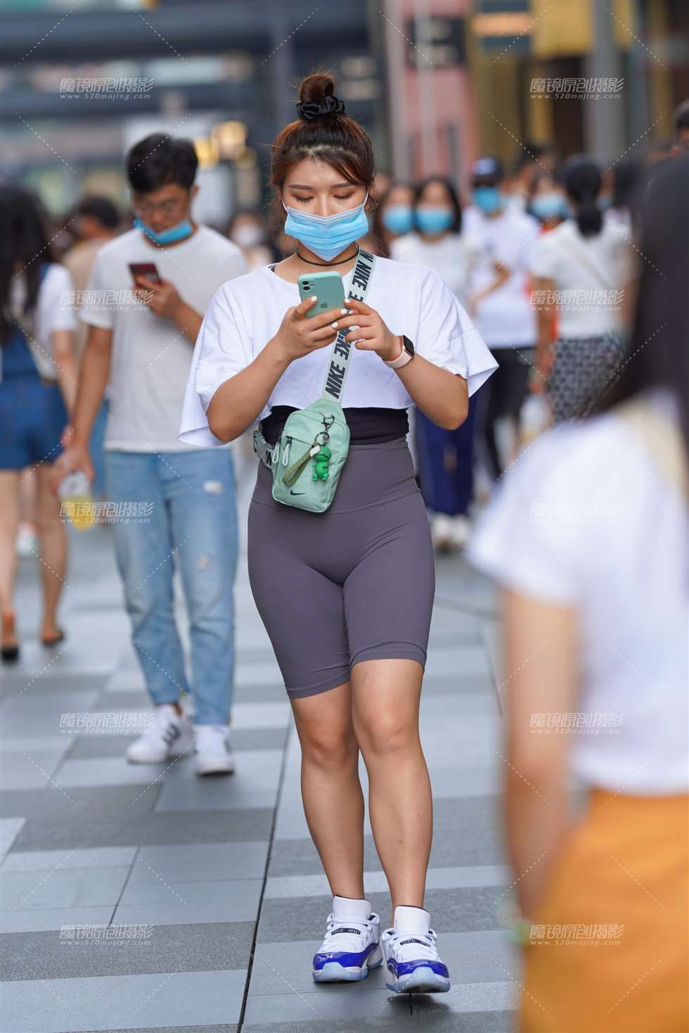 图片[5]-【凯恩赛贴】紧身裤小妹-街拍流行馆