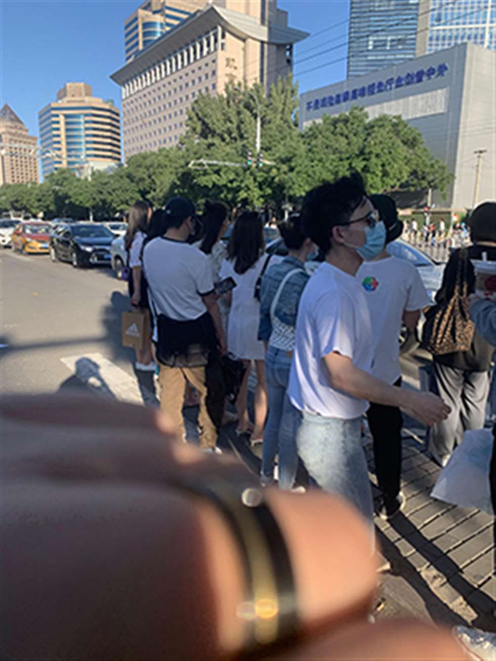 图片[3]-【红石赛帖】性感白裙-街拍流行馆