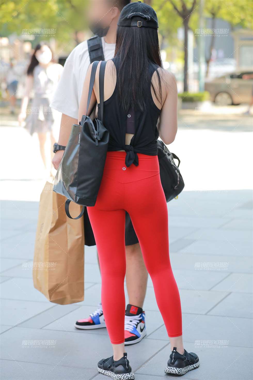 图片[5]-【玻璃街拍】红色瑜伽裤女友-街拍流行馆