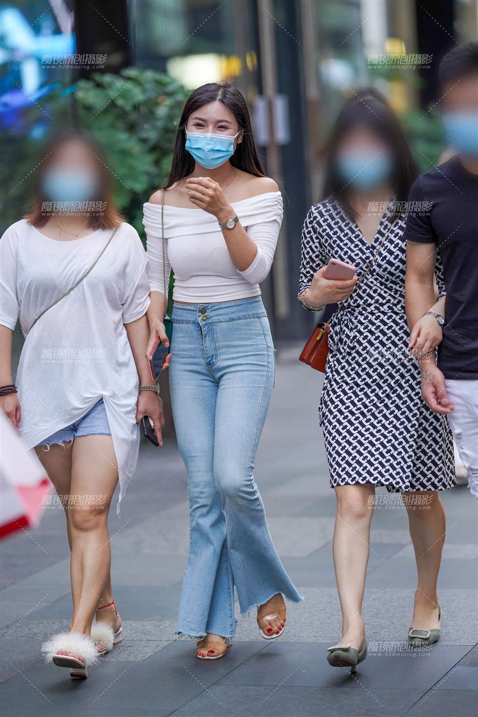 图片[3]-小姐姐穿紧牛真好看-街拍流行馆