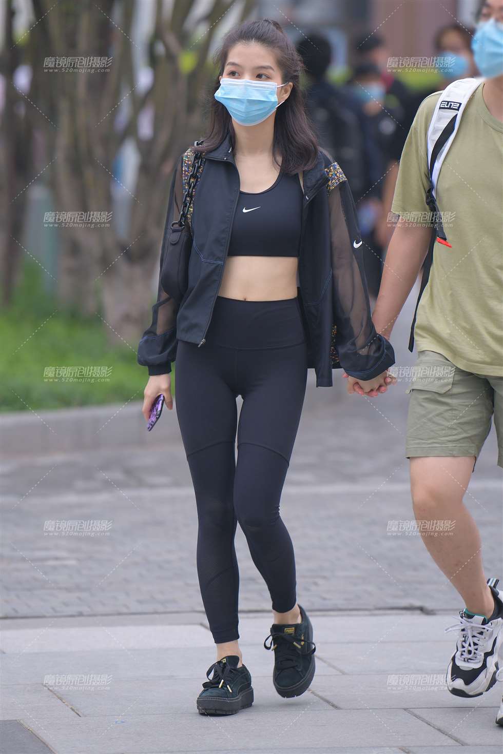 图片[1]-【红石赛帖】黑色瑜伽裤美女-街拍流行馆