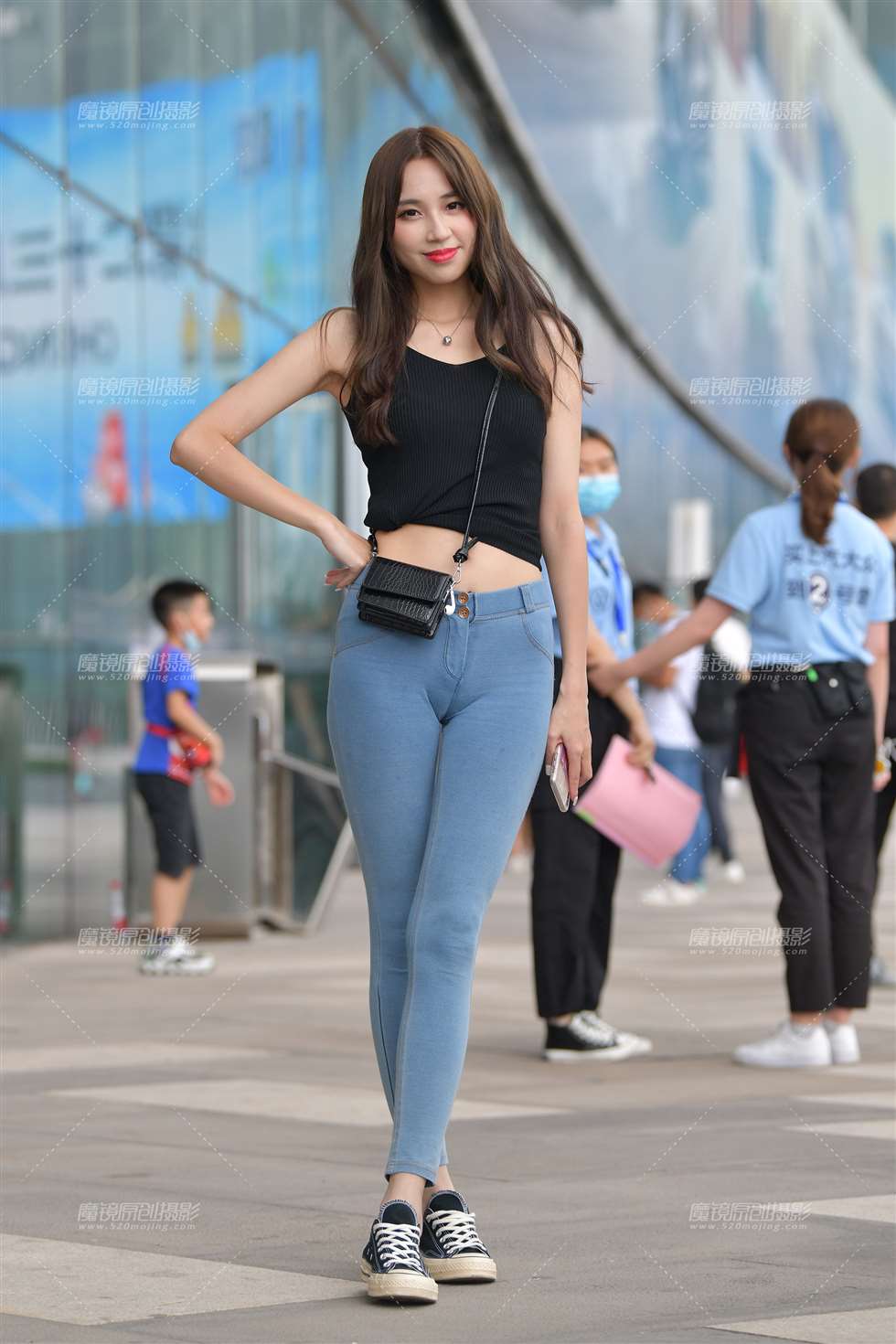 图片[3]-又见蜜桃裤小姐姐~又爱了~-街拍流行馆