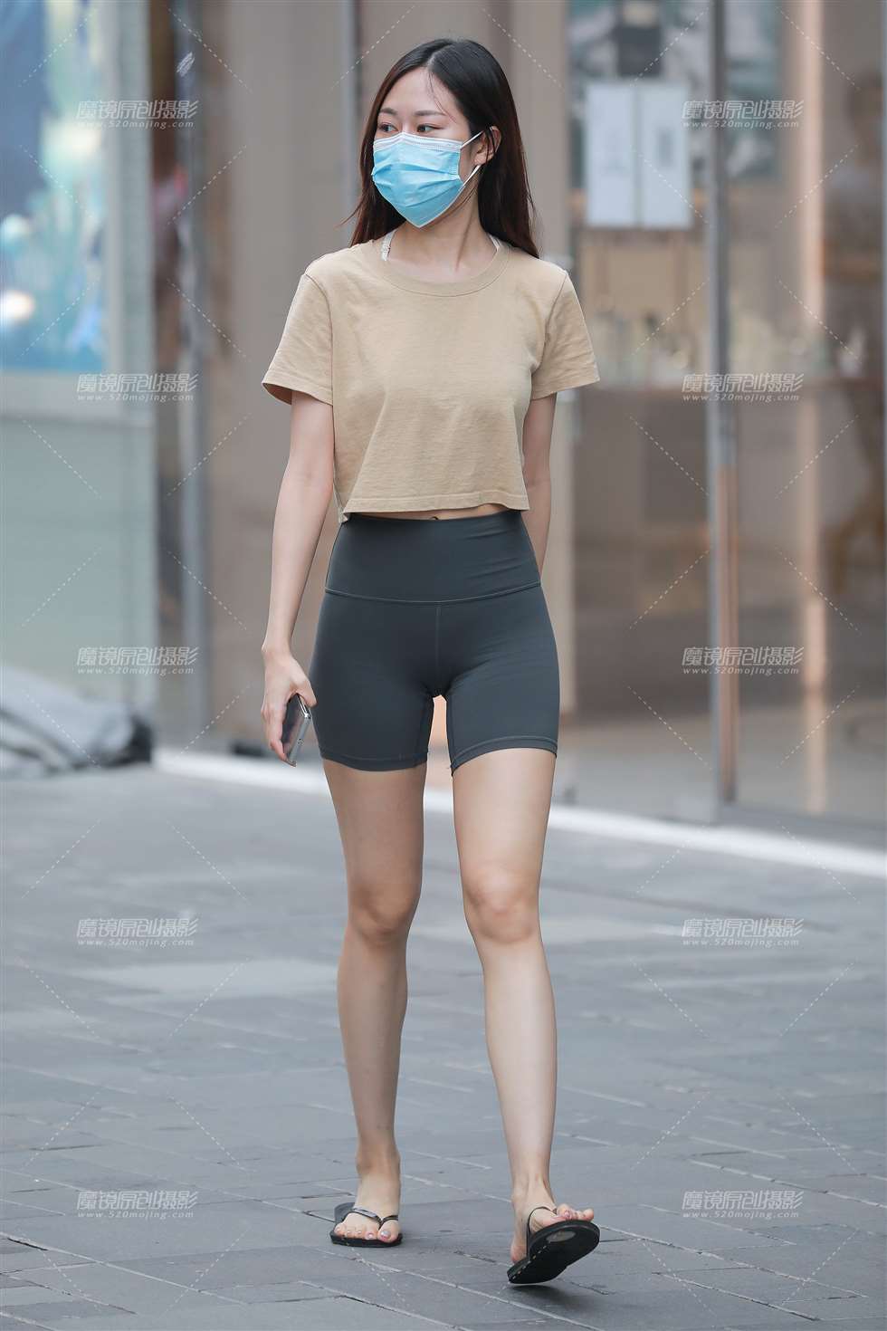 图片[3]-【玻璃街拍】紧身瑜伽短裤美眉-街拍流行馆