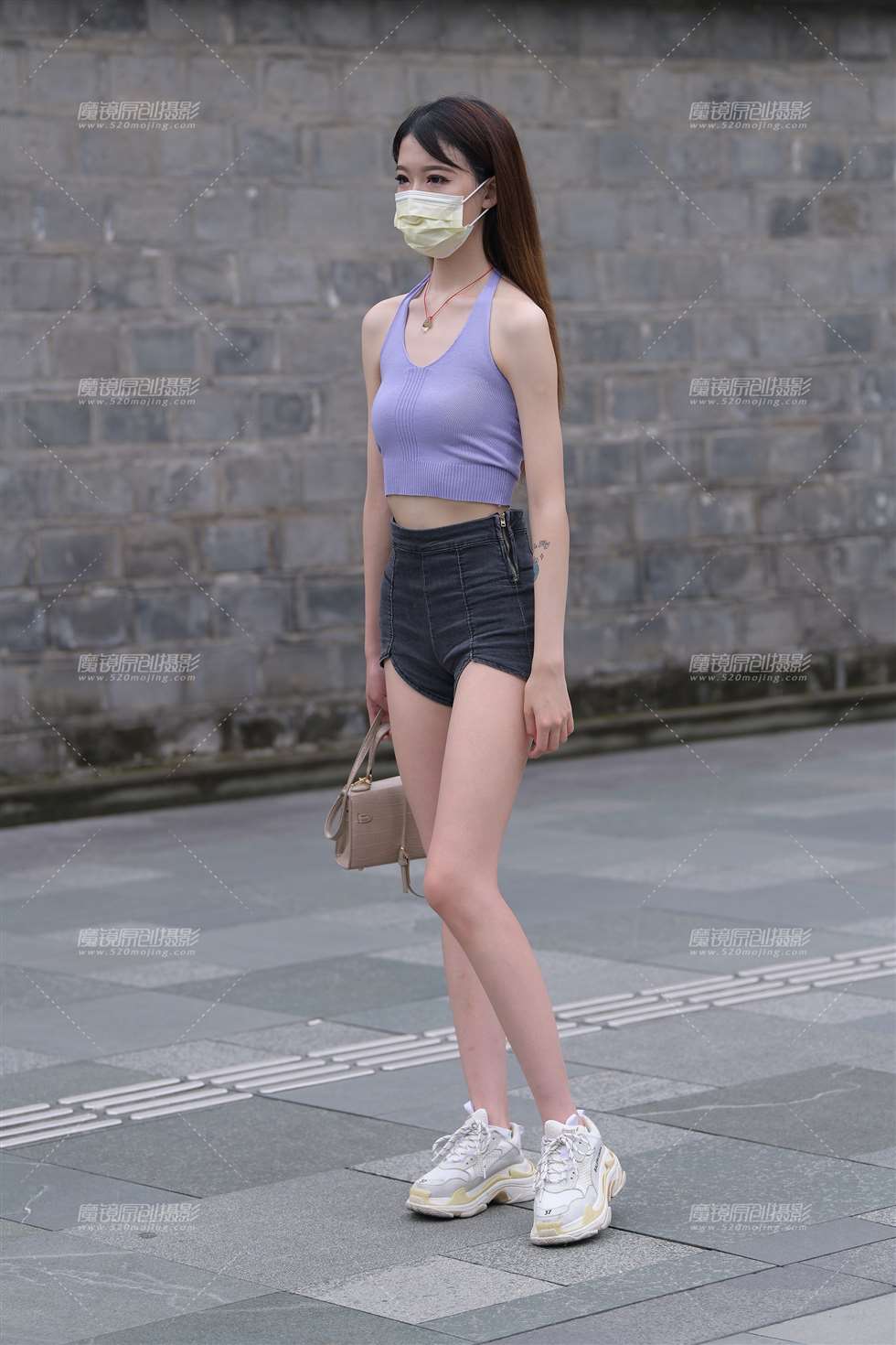 图片[1]-真心美的大长腿美女-街拍流行馆