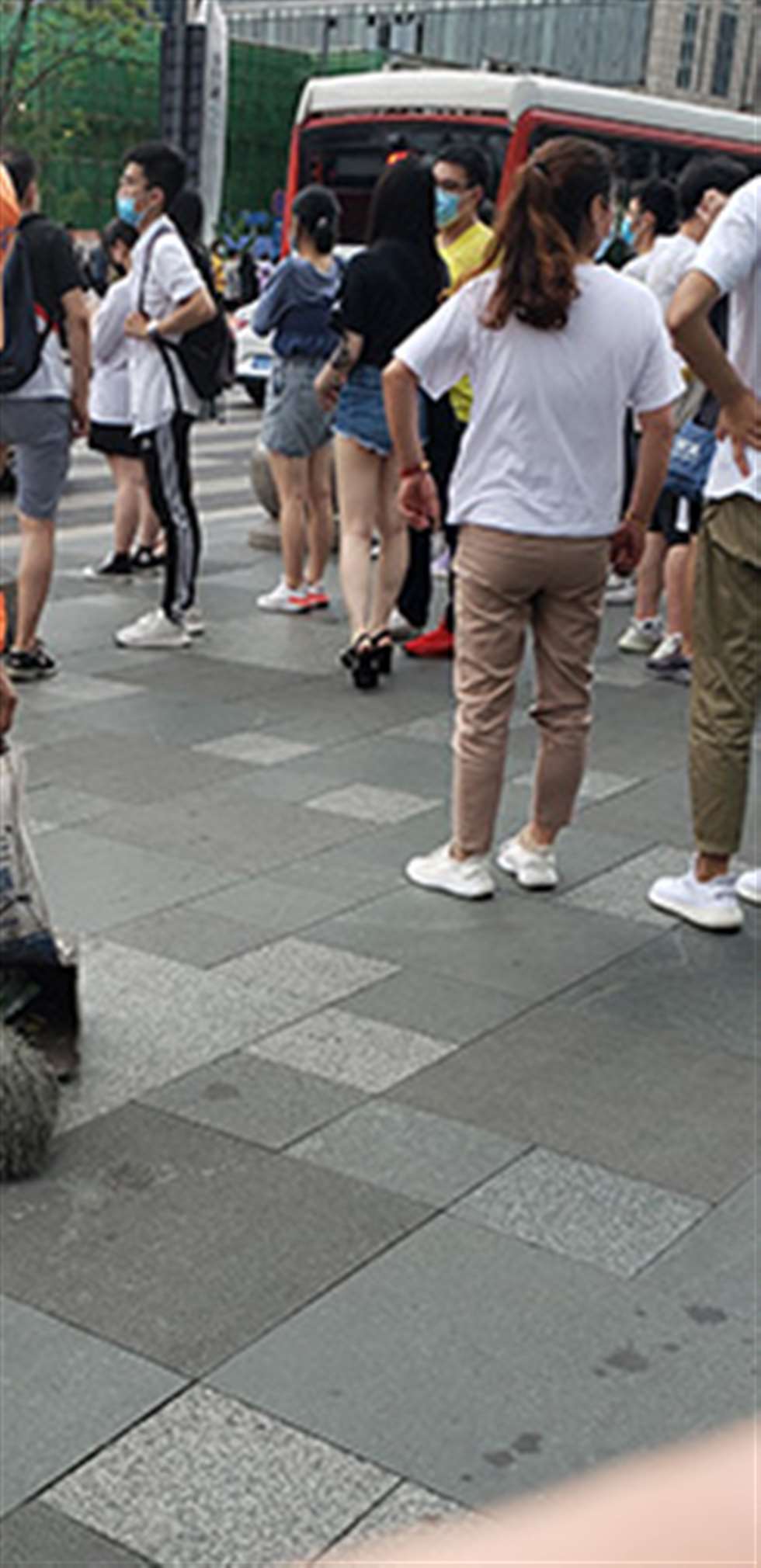 图片[3]-【凯恩赛贴】肉肉的热裤大白腿-街拍流行馆