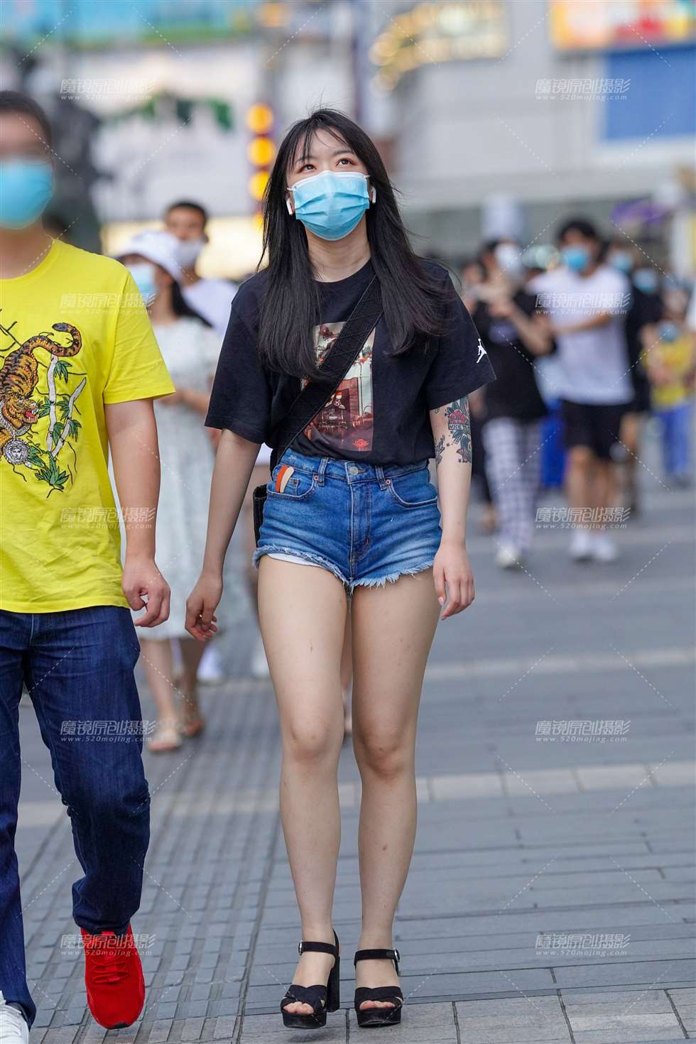 图片[4]-【凯恩赛贴】肉肉的热裤大白腿-街拍流行馆
