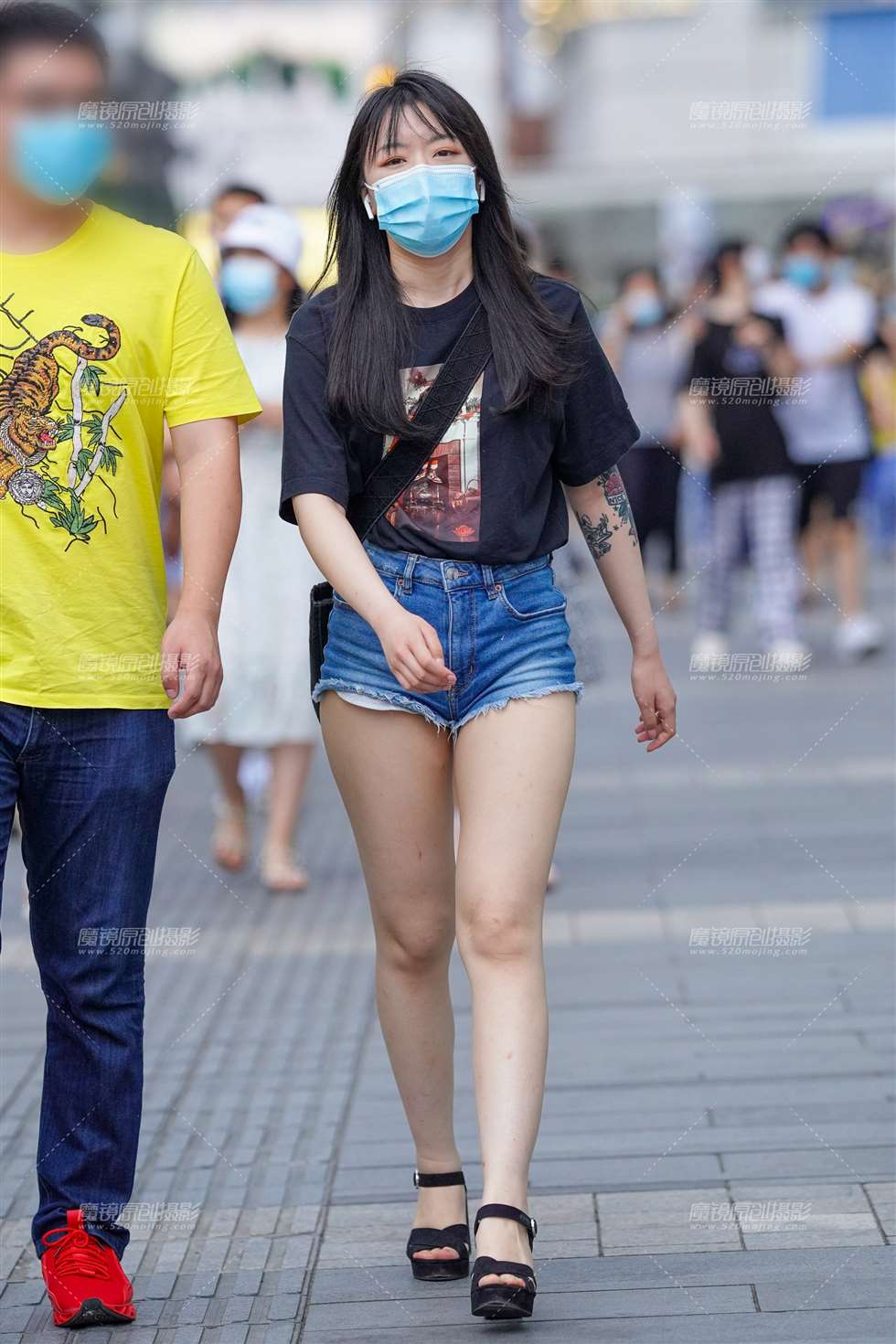 图片[5]-【凯恩赛贴】肉肉的热裤大白腿-街拍流行馆