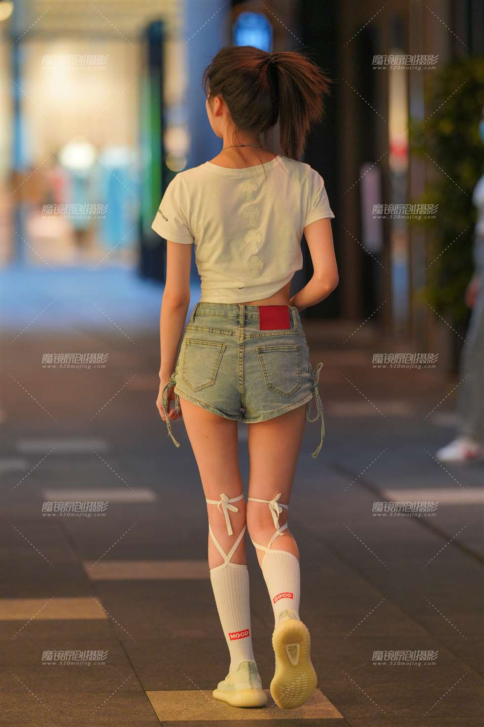图片[2]-热裤女孩-街拍流行馆