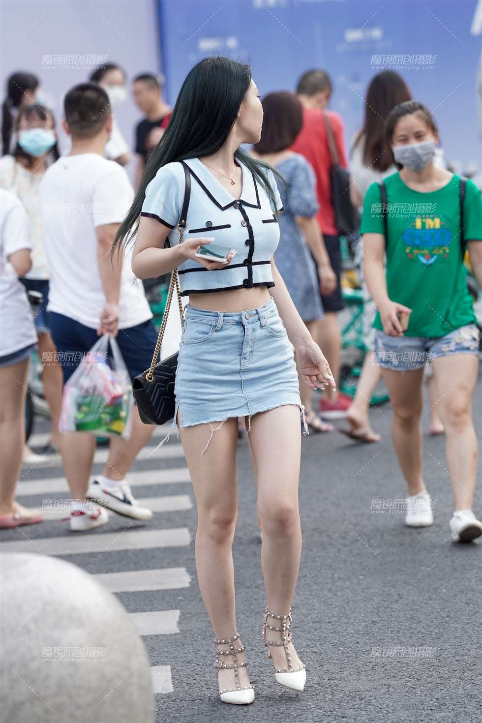 图片[4]-牛仔短裙长腿美女-街拍流行馆