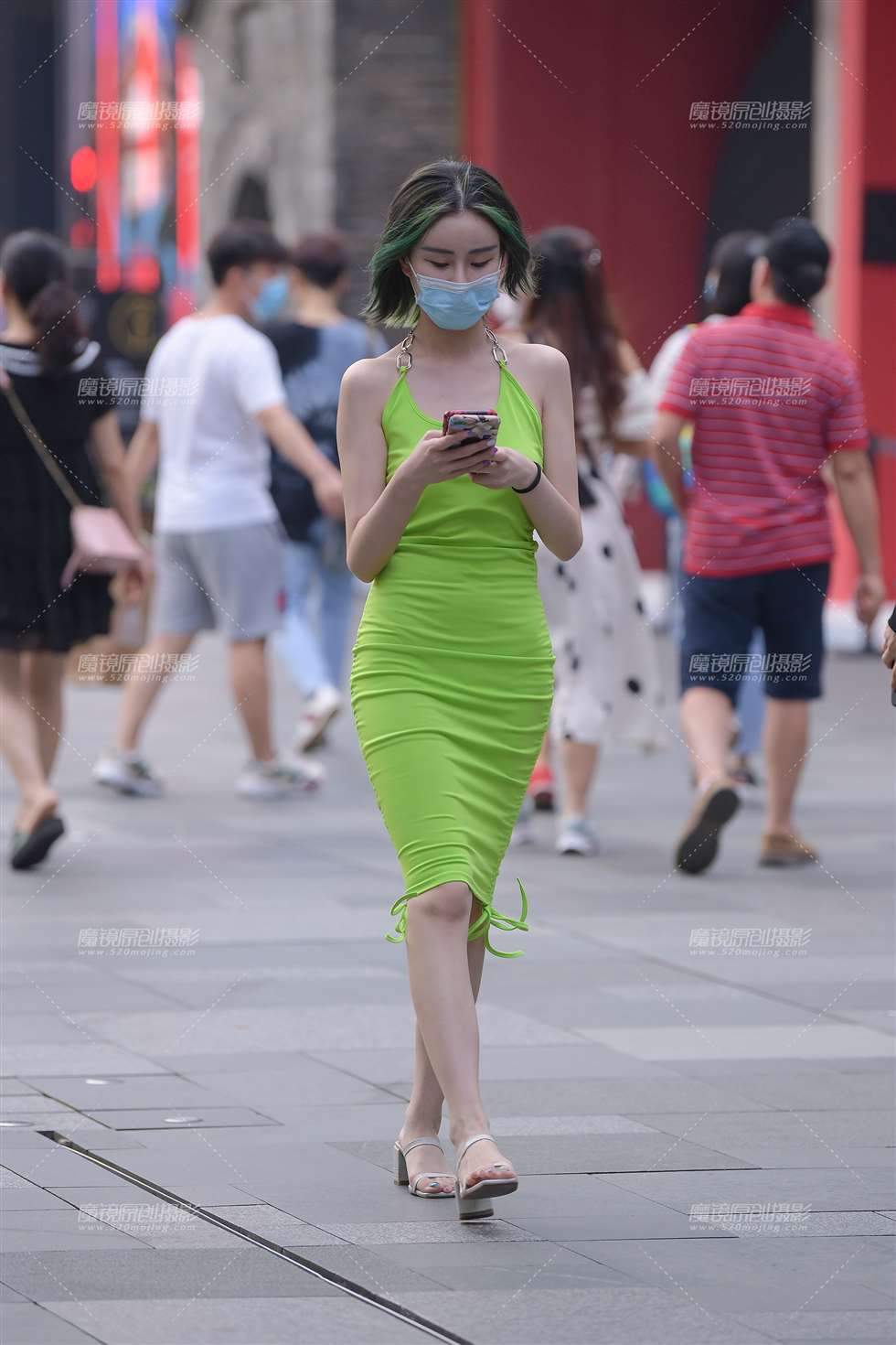图片[3]-果绿包臀裙美女-街拍流行馆