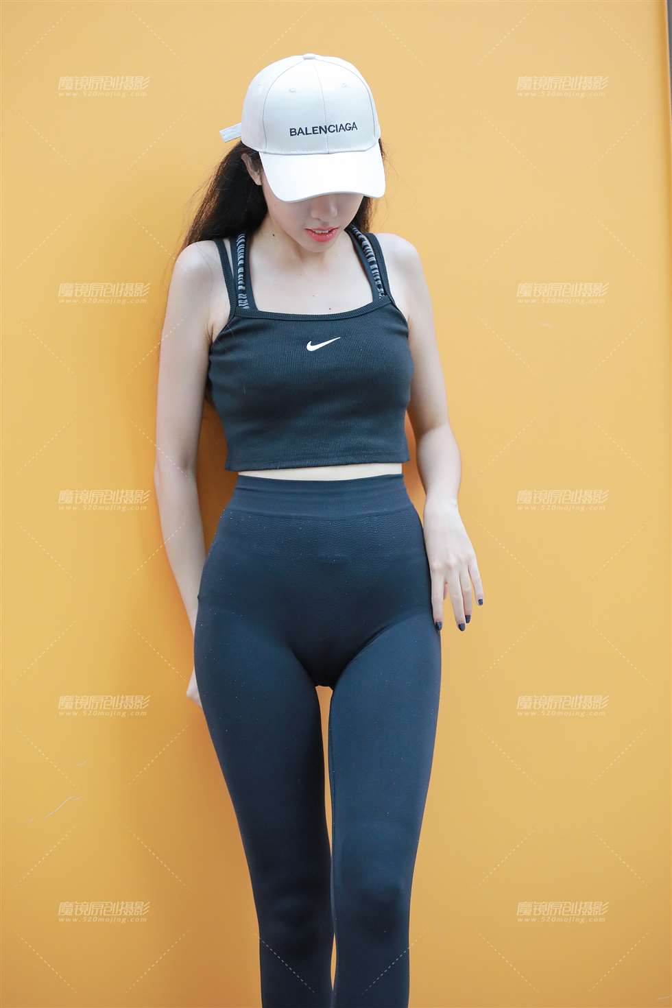 图片[5]-【玻璃街拍】黑色紧身裤小妹-街拍流行馆