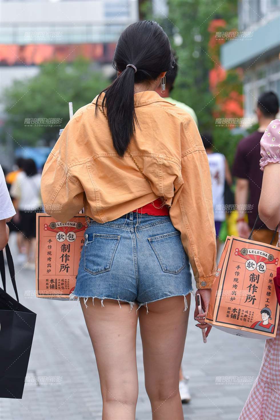 图片[3]-性感热裤-街拍流行馆