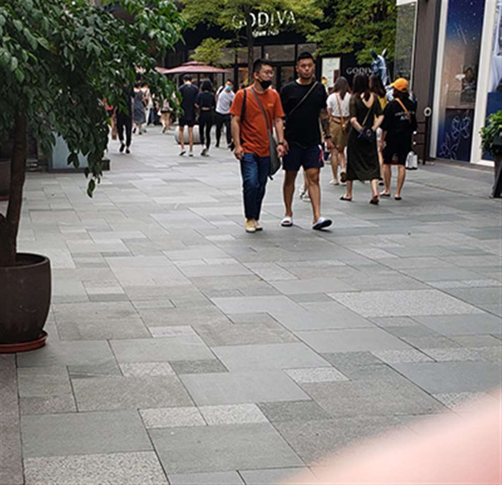 图片[3]-【凯恩赛贴】热裤美眉-街拍流行馆