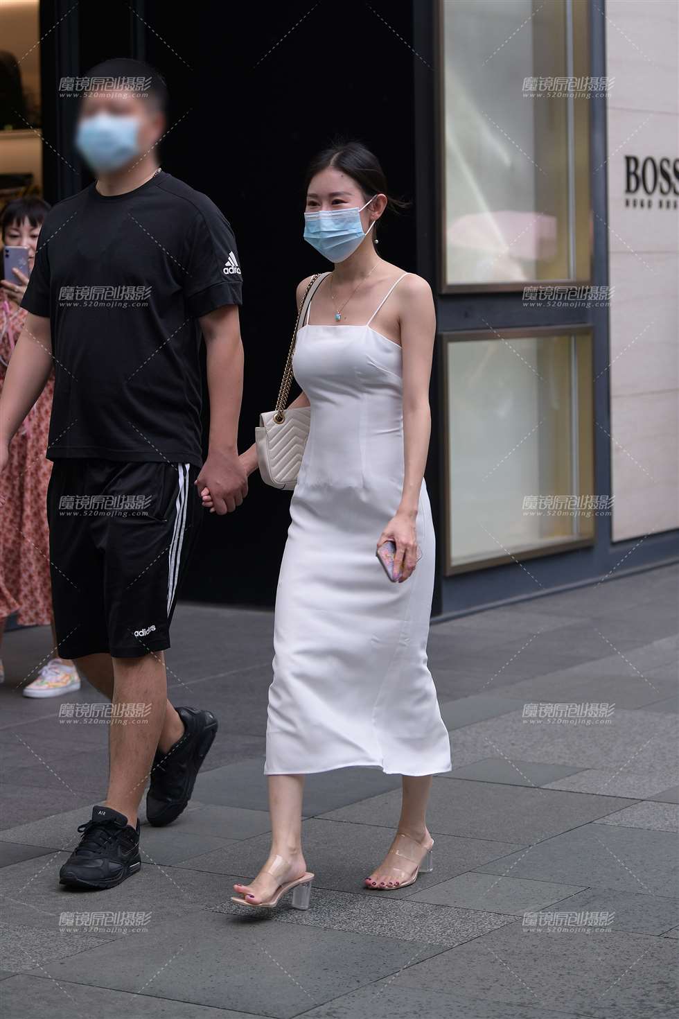 图片[1]-性感白色吊带裙-街拍流行馆