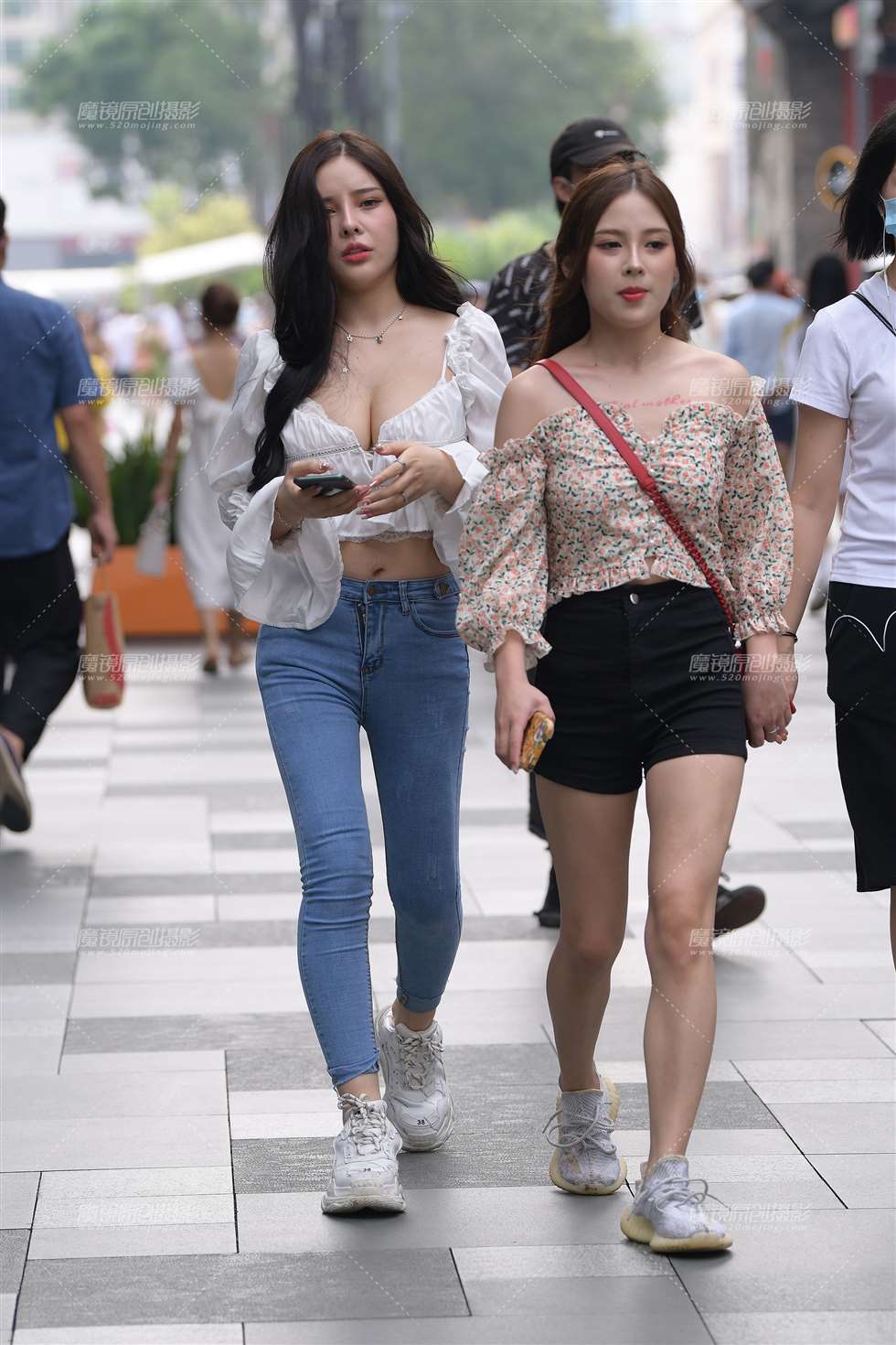 图片[1]-性感紧牛美眉-街拍流行馆