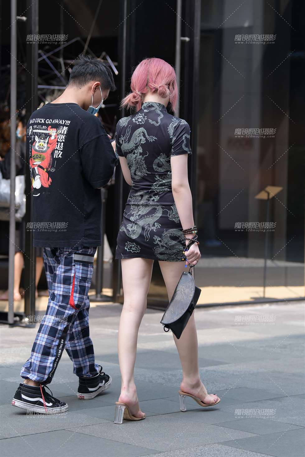 图片[2]-修身的旗袍美女-街拍流行馆