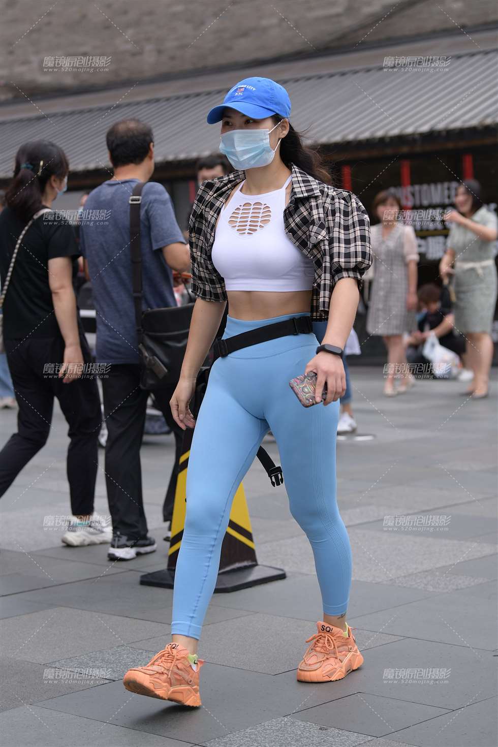 图片[1]-令人震撼的润臀美女-街拍流行馆