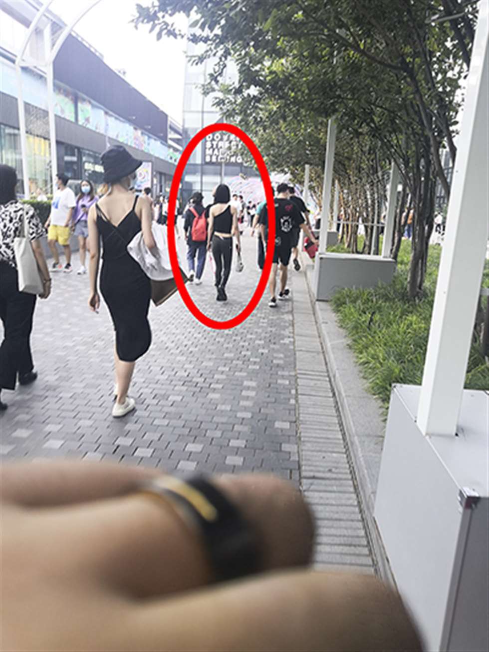 图片[3]-【赛德克赛帖】蜜桃紧牛小姐姐-街拍流行馆