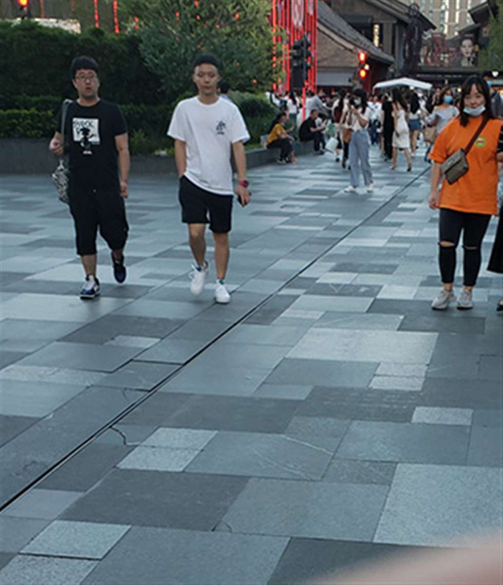 图片[3]-【凯恩赛贴】白裙美女 展现性感迷人的美-街拍流行馆