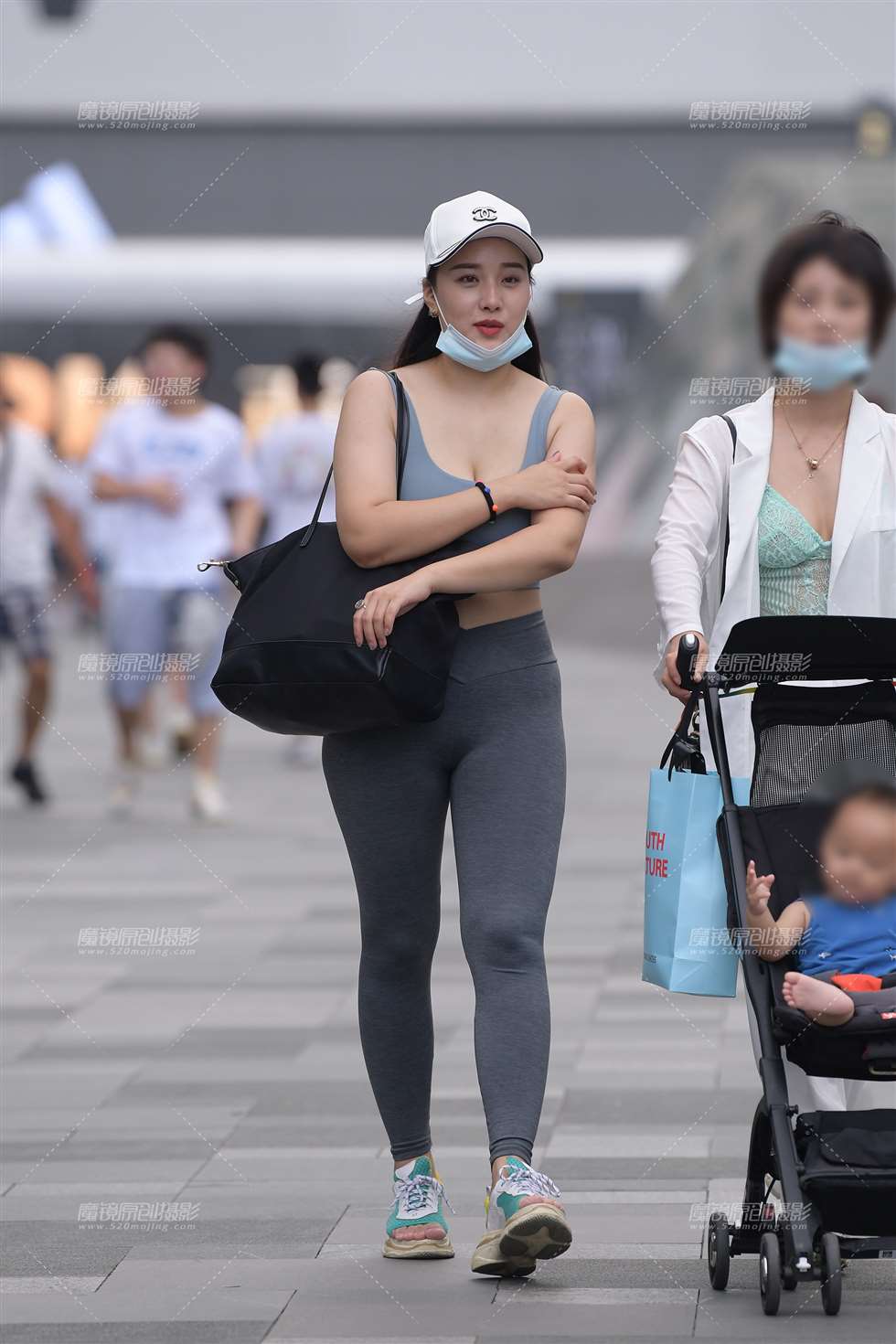 图片[5]-丰腴的紧身裤美女-街拍流行馆