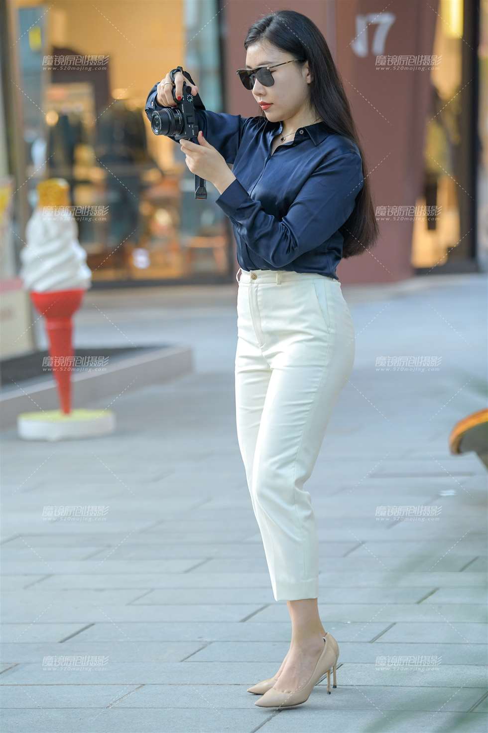 图片[4]-【街拍之魂赛帖】美女摄影师，构图还真不错-街拍流行馆