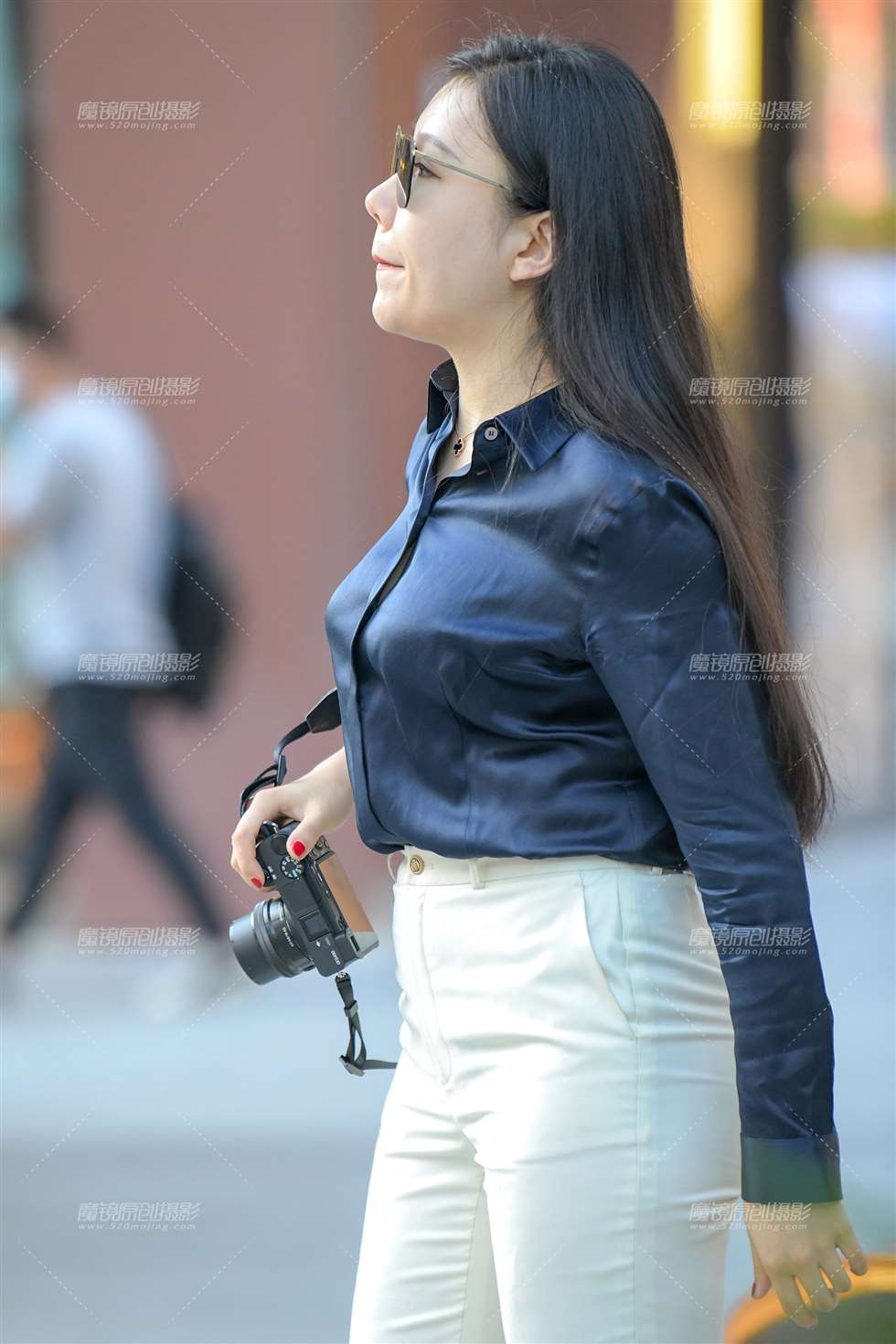 图片[5]-【街拍之魂赛帖】美女摄影师，构图还真不错-街拍流行馆