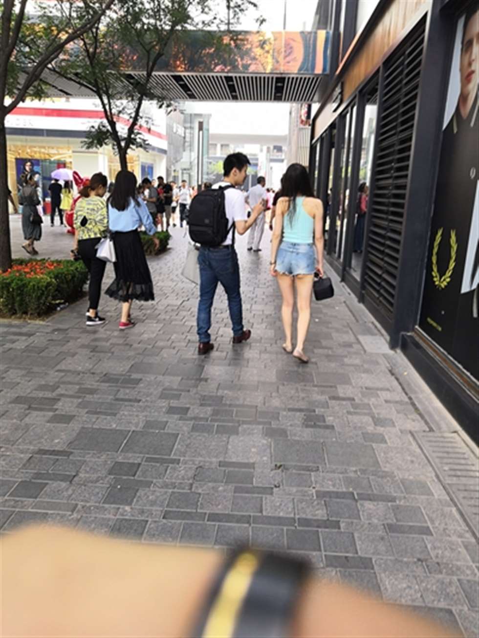 图片[3]-【赛德克赛帖】性感热裤女友-街拍流行馆