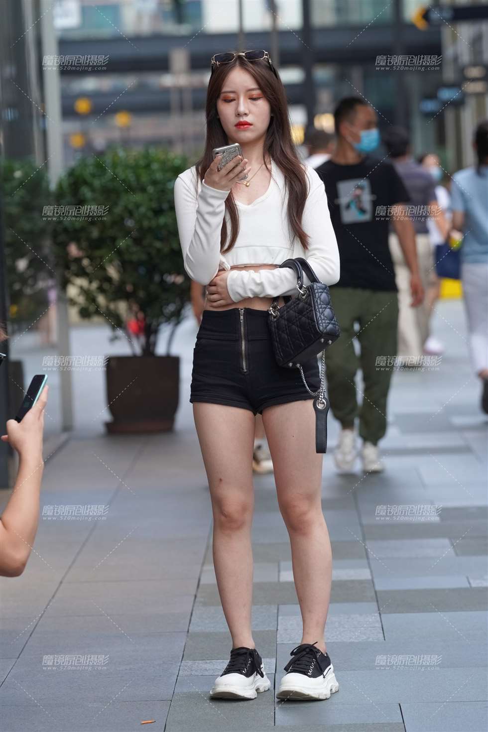 图片[5]-热裤小妹-街拍流行馆
