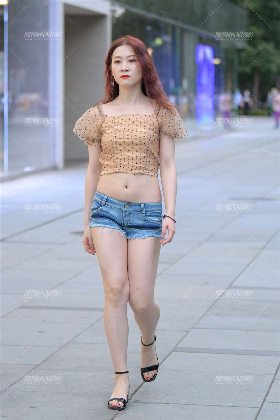 图片[1]-【街拍之魂赛帖】热裤小妹-街拍流行馆