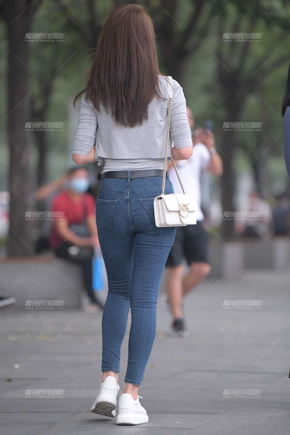 图片[2]-【红石赛帖】牛仔裤美女-街拍流行馆