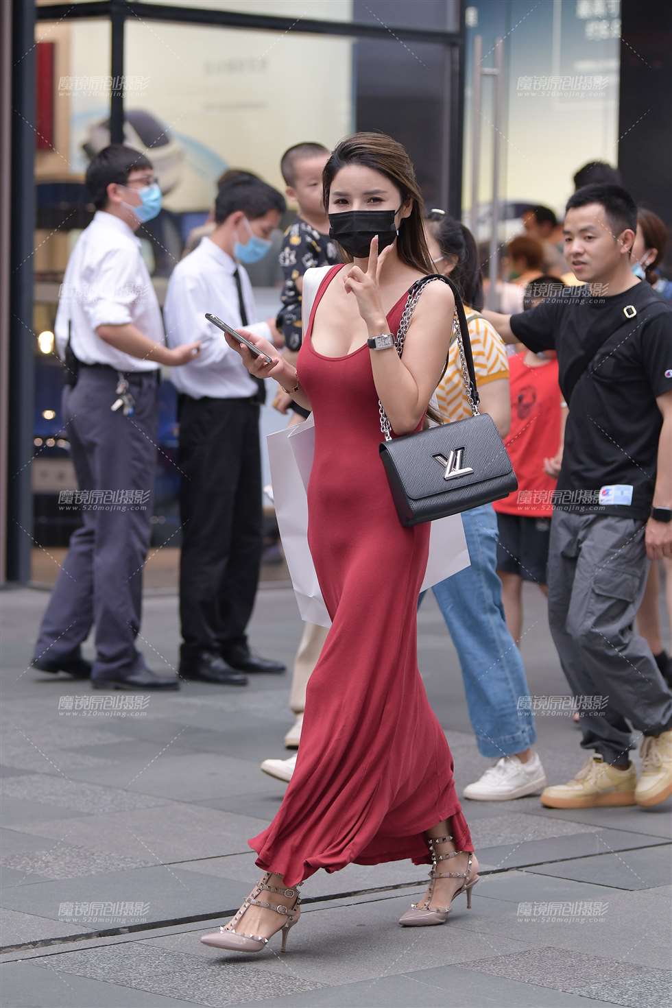 图片[1]-魅力红裙美女~-街拍流行馆